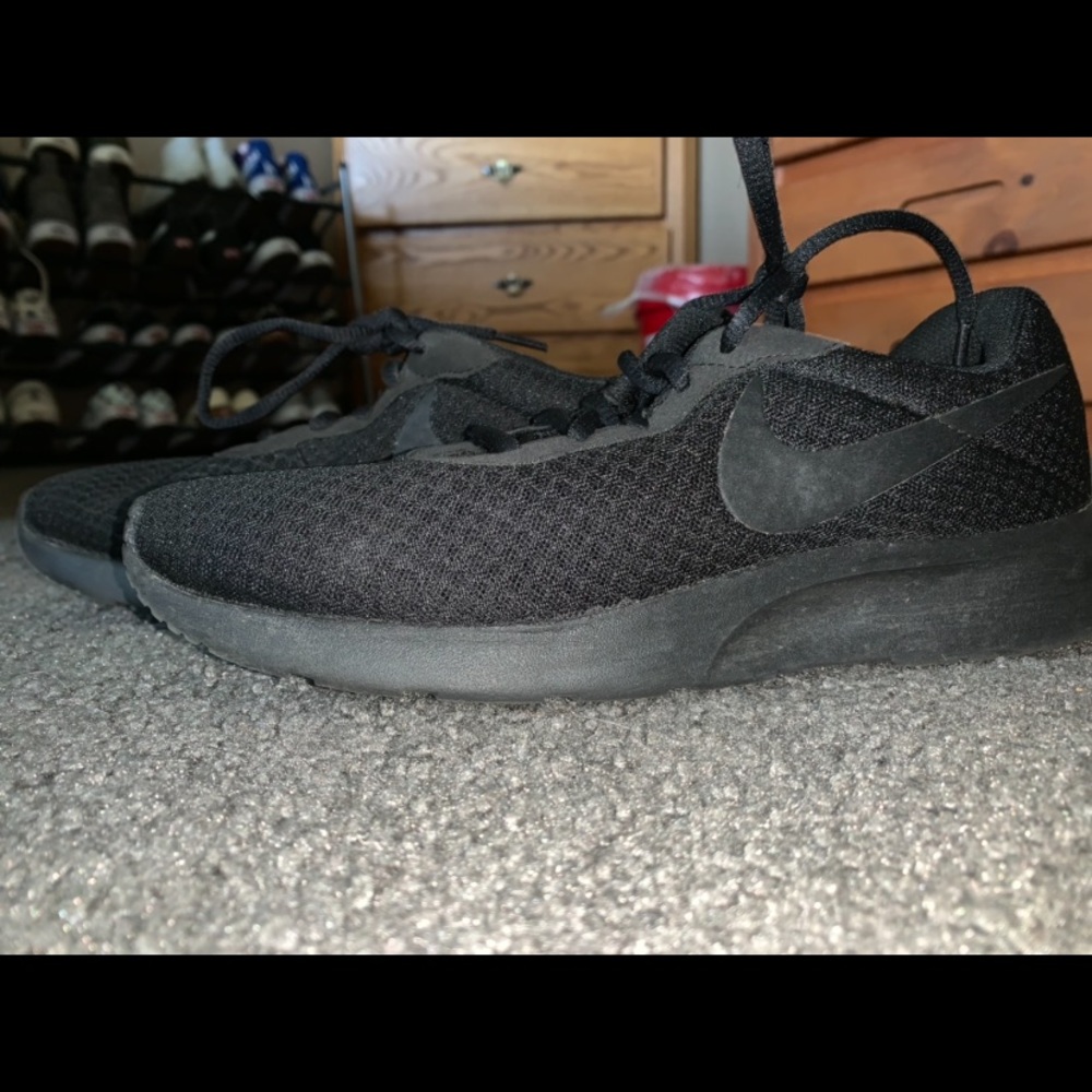 All black Nike Roshe running shoe